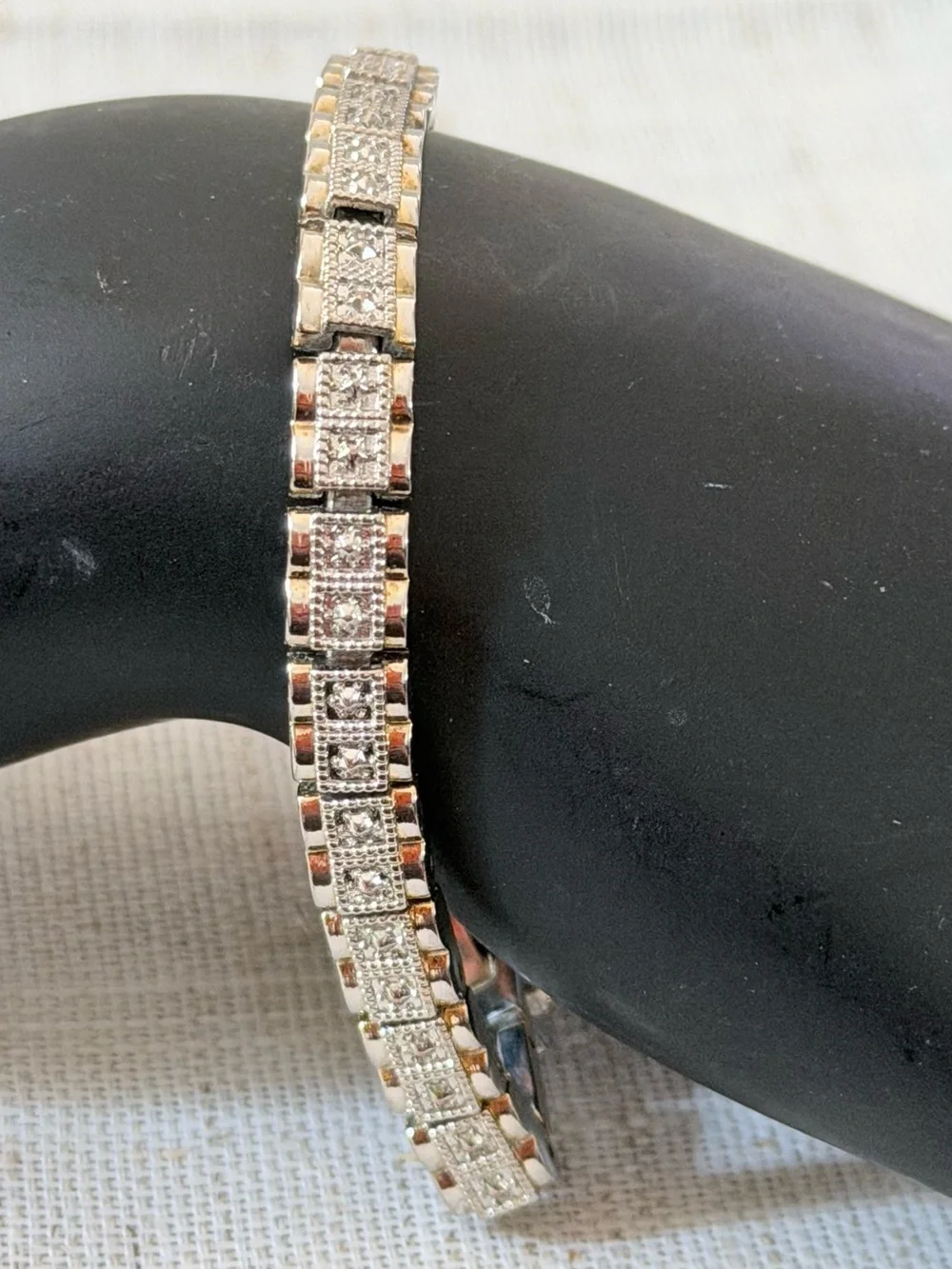 Classic Silver-Tone Cubic Zirconia Tennis Bracelet - Elegant Sparkle